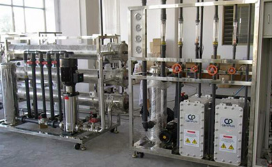 我司生產(chǎn)的超純水設(shè)備出水水質(zhì)符合美國(guó)ASTM純水水質(zhì)標(biāo)準(zhǔn)、我國(guó)電子工業(yè)部電子級(jí)水質(zhì)技術(shù)標(biāo)準(zhǔn)（18MΩ.cm、15MΩ.cm、10MΩ.cm、2MΩ.cm、0.5MΩ.cm五級(jí)標(biāo)準(zhǔn)）、我國(guó)電子工業(yè)部高純水水質(zhì)試行標(biāo)準(zhǔn)、美國(guó)半導(dǎo)體工業(yè)用純水指標(biāo)、日本集成電路水質(zhì)標(biāo)準(zhǔn)、國(guó)內(nèi)外大規(guī)模集成電路水質(zhì)標(biāo)準(zhǔn)。