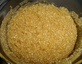 混床樹脂就是把一定比例的陽、陰離子交換樹脂混合裝填于同一交換裝置中，對流體中的離子進行交換、脫除。