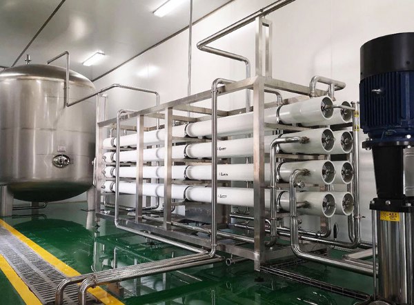 制藥工業(yè)的純化水設(shè)備跟普通的純水設(shè)備有什么區(qū)別？